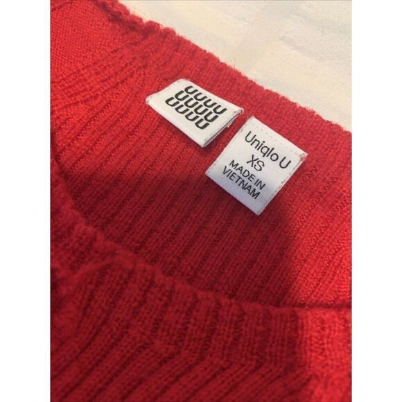 Uniqlo Womens Solid Red Fitted 100% Wool Long Sleeve Crew Neck Sweater Xs - Picture 2 of 4